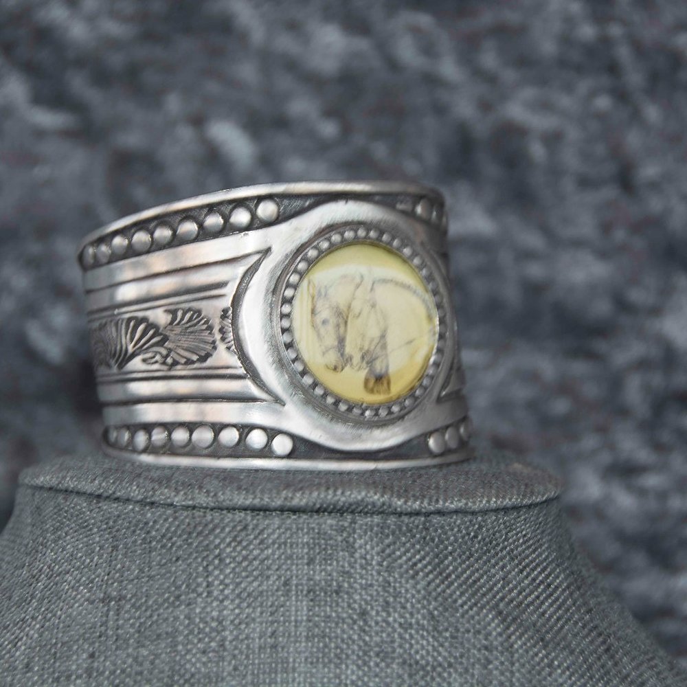 Hand Crafted Pewter Cuff Bracelet - Scribed Horse Heads Focal - Picture 6 of 7